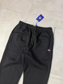 Calça moletom Champion “Relaxed” (preta)